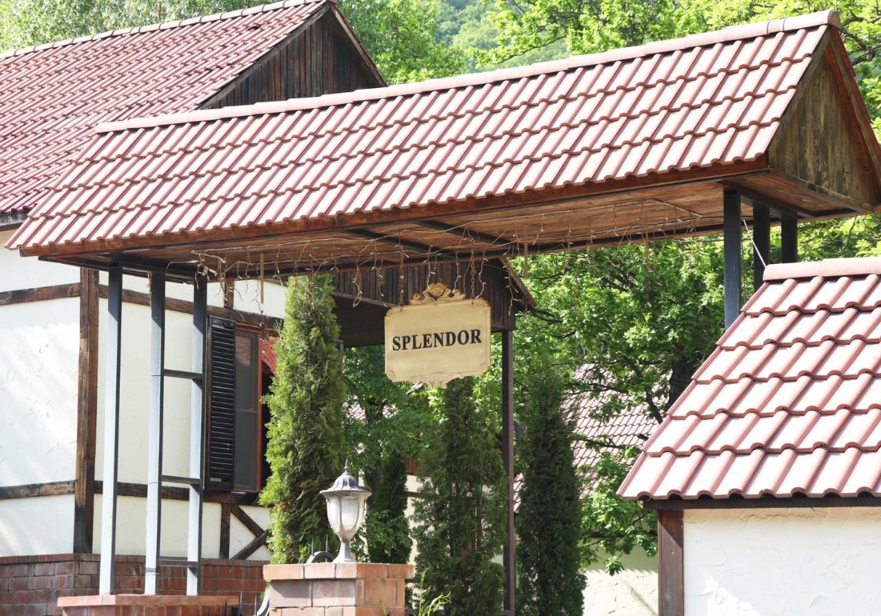 Splendor And Restaurant *