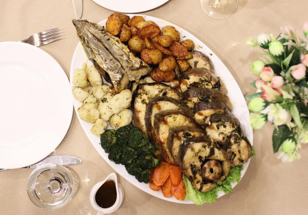Splendor And Restaurant Villa *