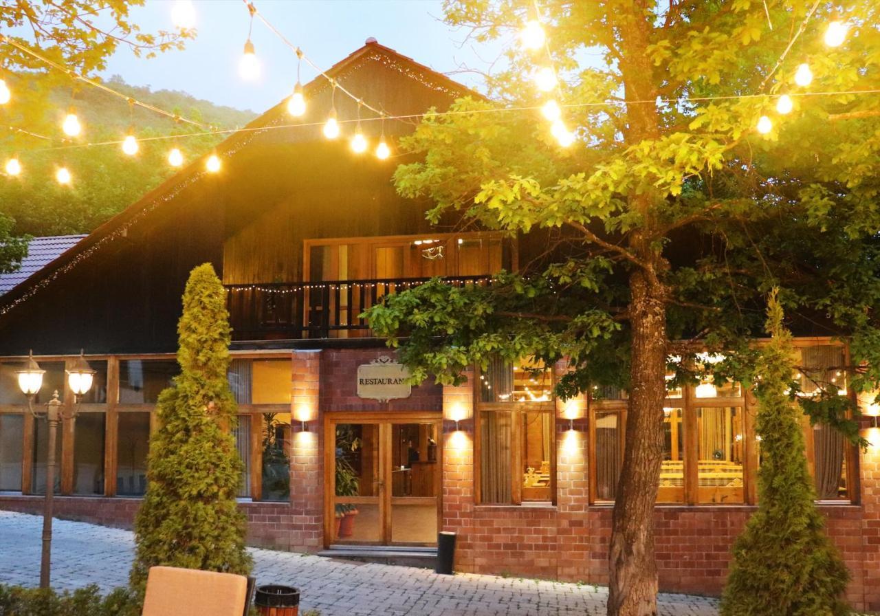 Splendor And Restaurant Villa