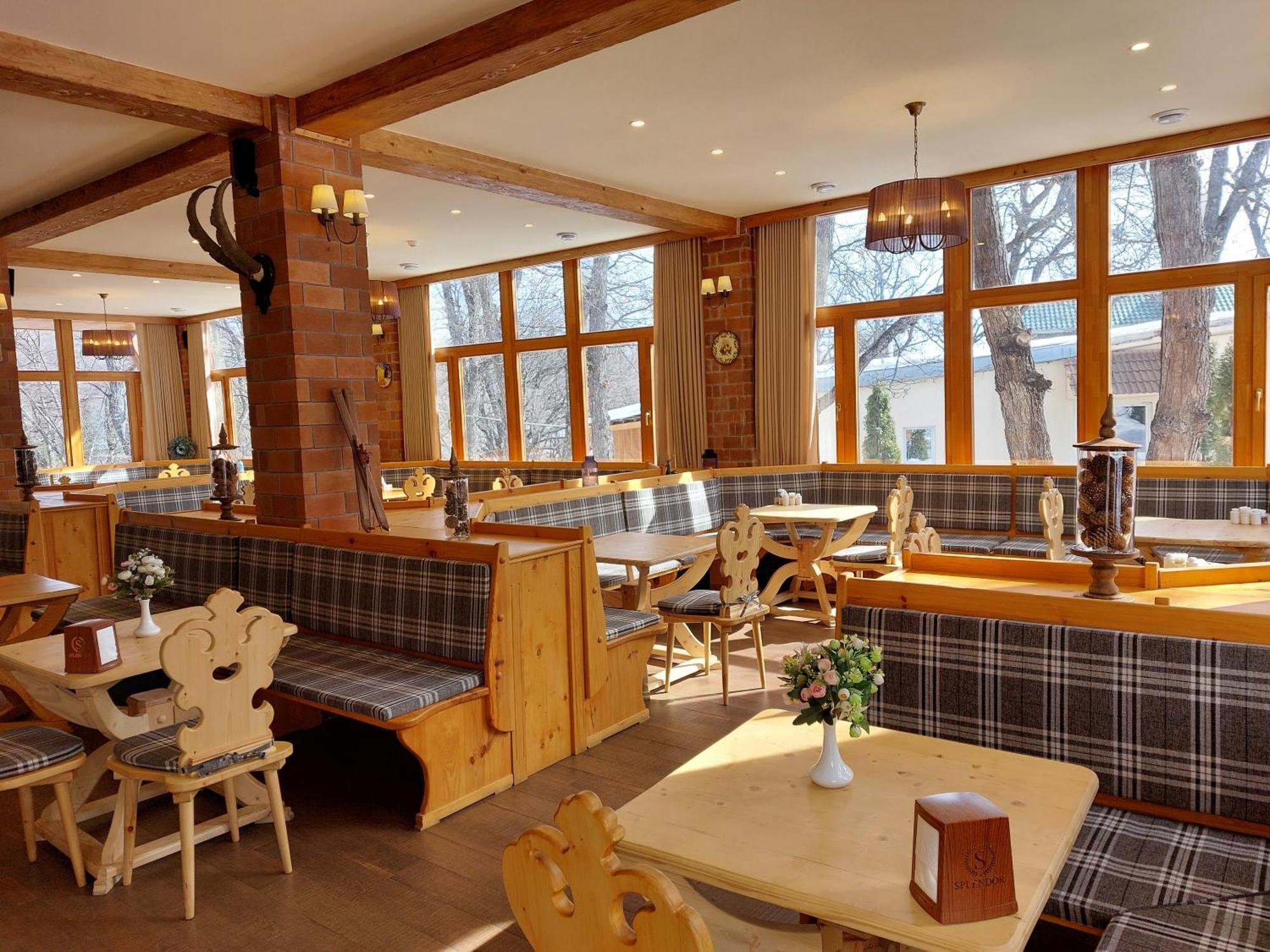Splendor And Restaurant *